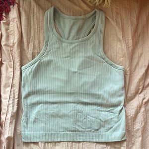 Lululemon cropped alined ribbed tank, built in bra